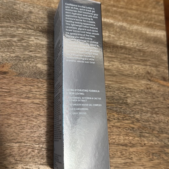 IT Cosmetics Confidence in a Gel Lotion - Picture 4 of 5